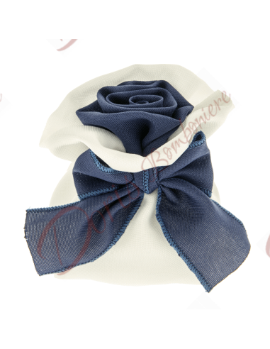 Gezuckerte Mandelbeutel weiß und blau mit Schleife und Baumwollblume 11 cm Hochzeit