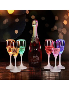 Luminous glasses that are activated upon contact with the liquid for wedding parties