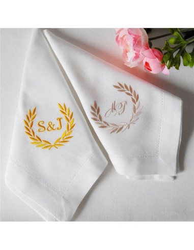 Serviettes personnalisées en coton blanc avec broderie idéales pour les mariages et événements d'entreprise